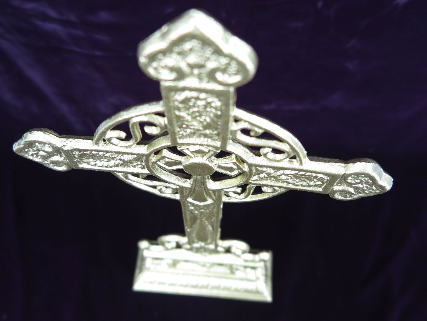 Stehkreuz Kruzifix Guss Grabschuck schwarz Gothic Deko Keltisches Kreuz 